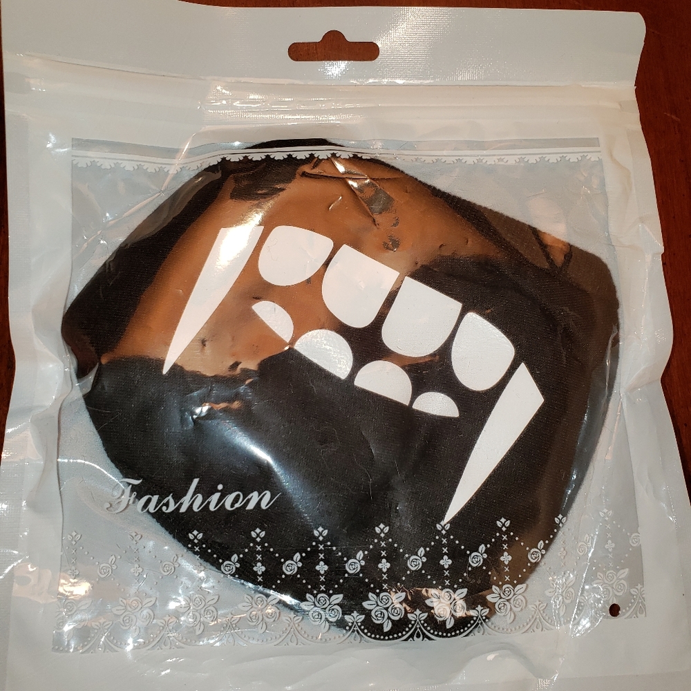 Vampire Teeth Mask
